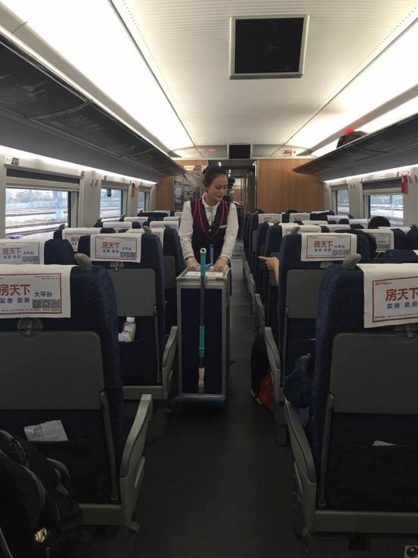 艾麥-途中推垃圾車作業(yè)